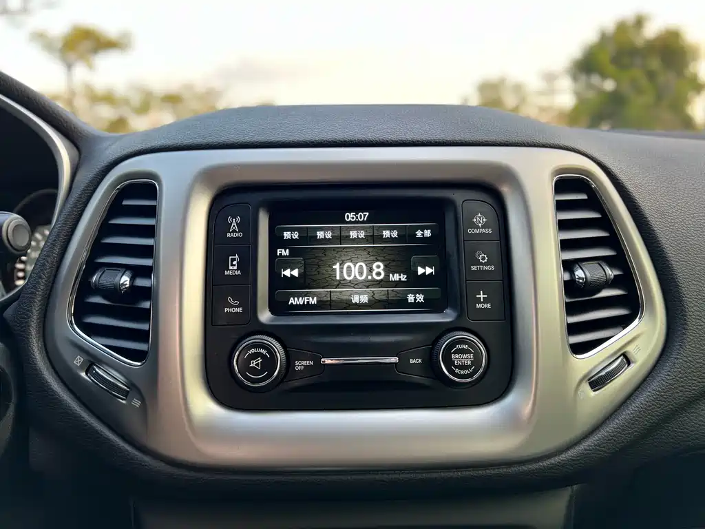 Jeep Compass 2017 — фото 17