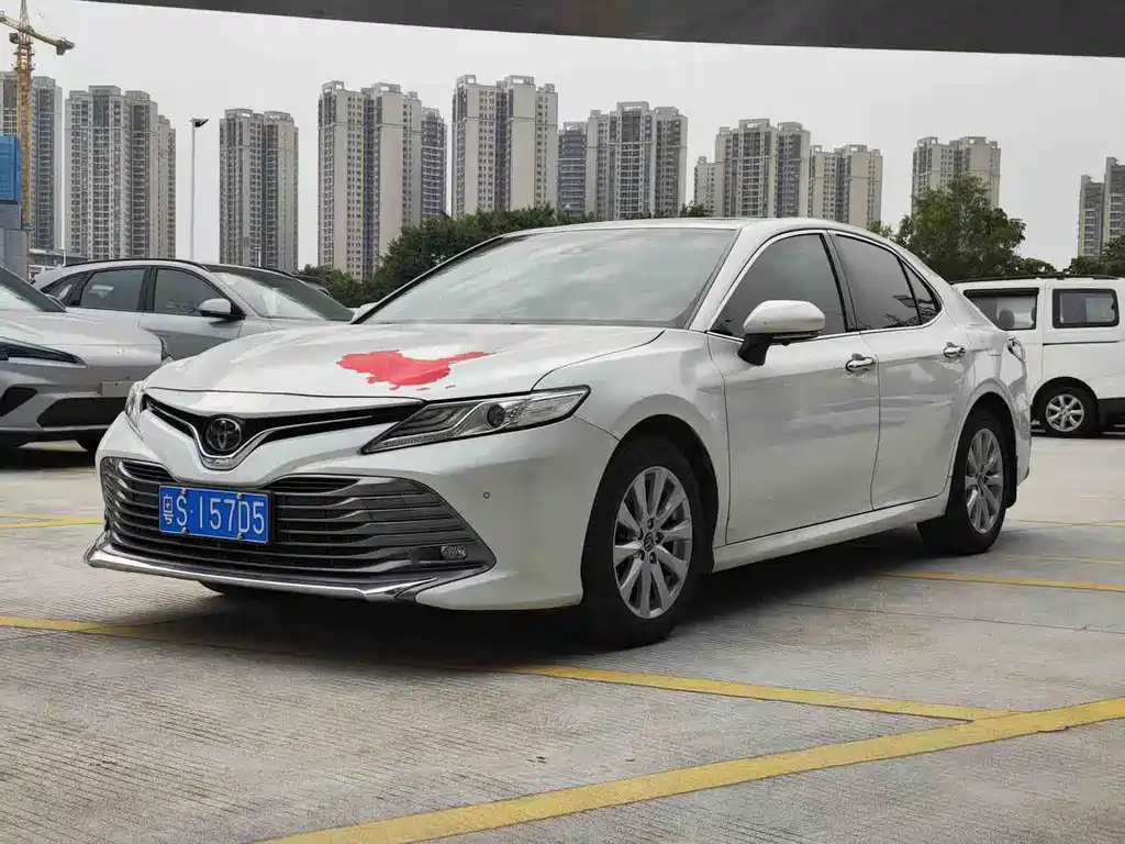 Toyota Camry 2020 — фото 1