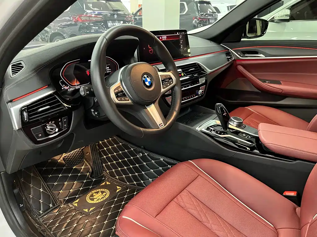 BMW 5 Series 2021 — фото 12