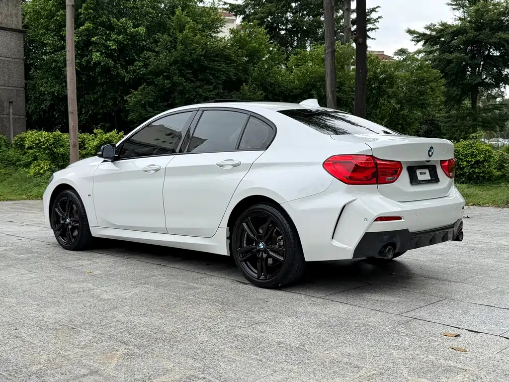 BMW 1 Series 2021 — фото 14