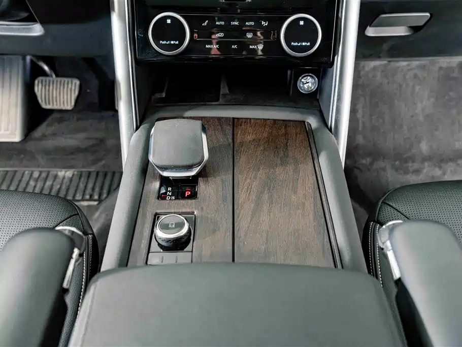Land Rover Discovery 2023 — фото 15