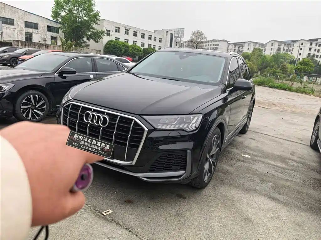 Audi Q7 2023 — фото 2