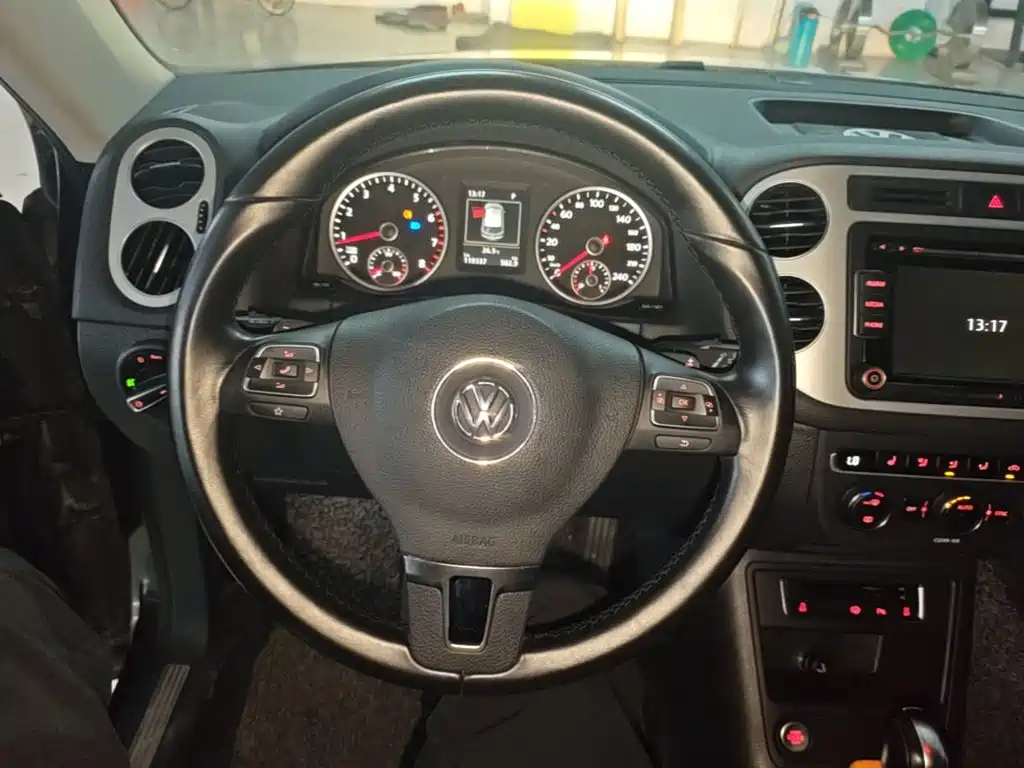 Volkswagen Tiguan 2016 — фото 11