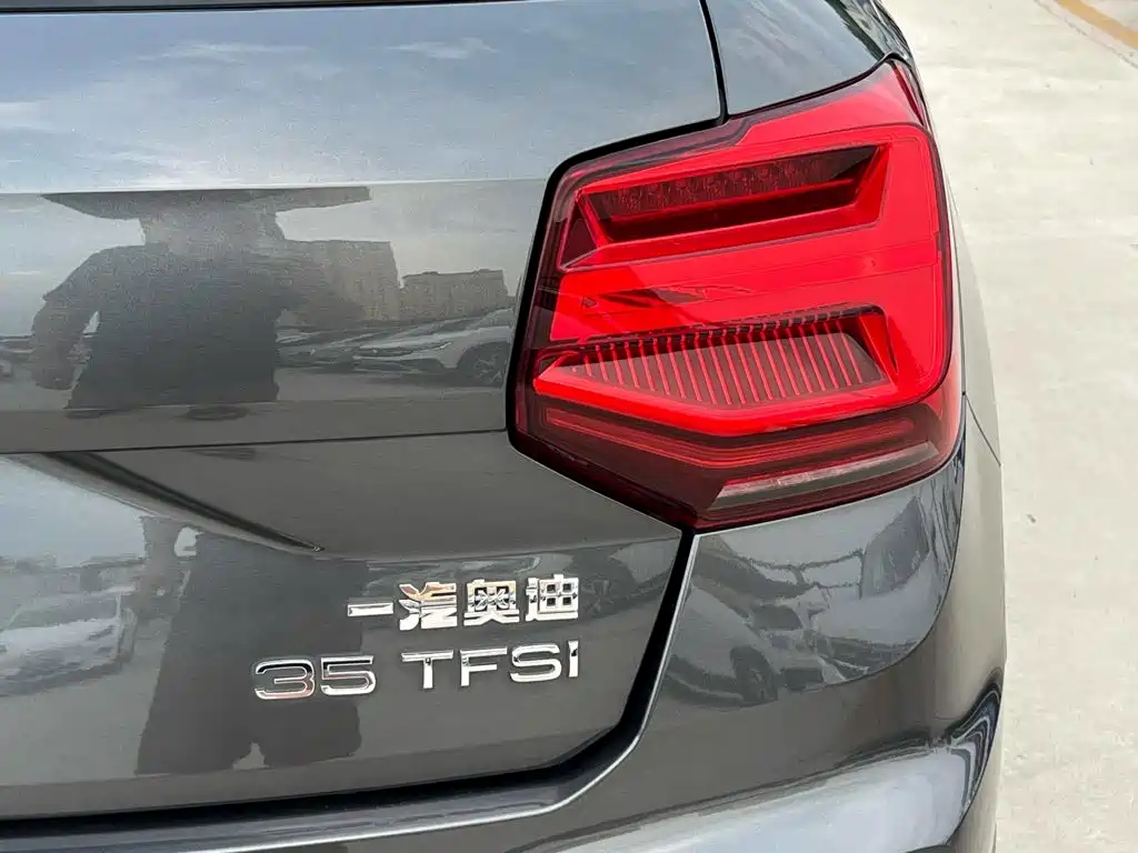 Audi Q2L 2022 — фото 11