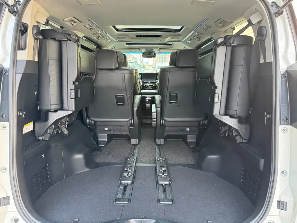Toyota Vellfire 2023 — фото 7