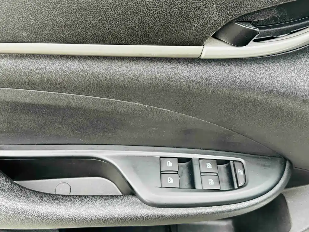 Buick Excelle 2018 — фото 9