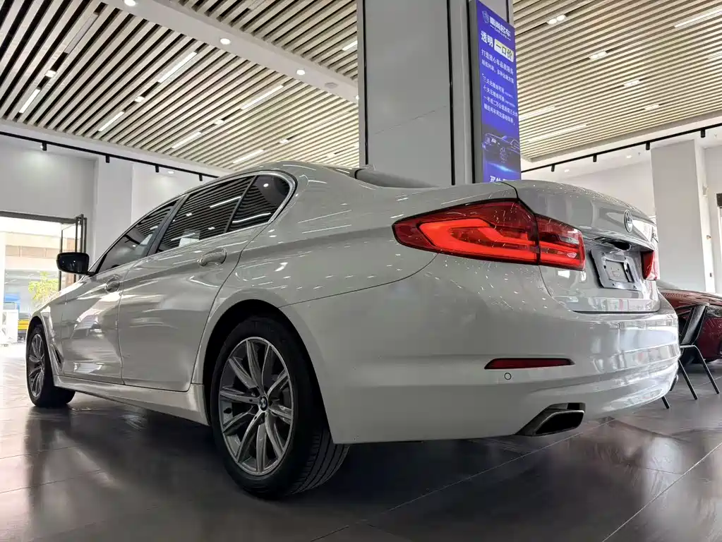 BMW 5 Series 2017 — фото 4