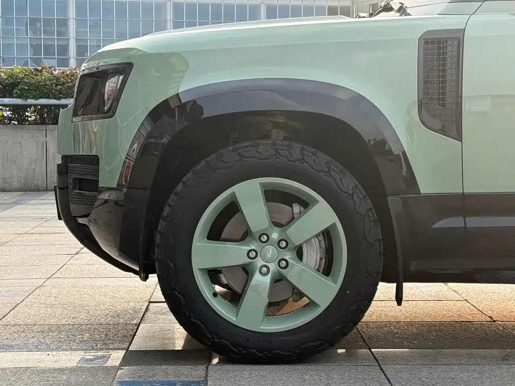 Land Rover Defender 2023 — фото 4