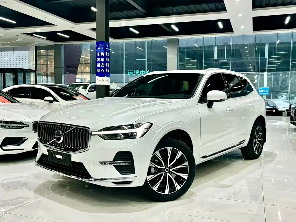 Volvo XC60 2024 — фото 1