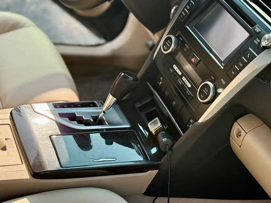 Toyota Camry 2014 — фото 15