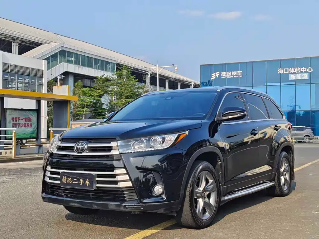 Toyota Highlander 2021 — фото 1