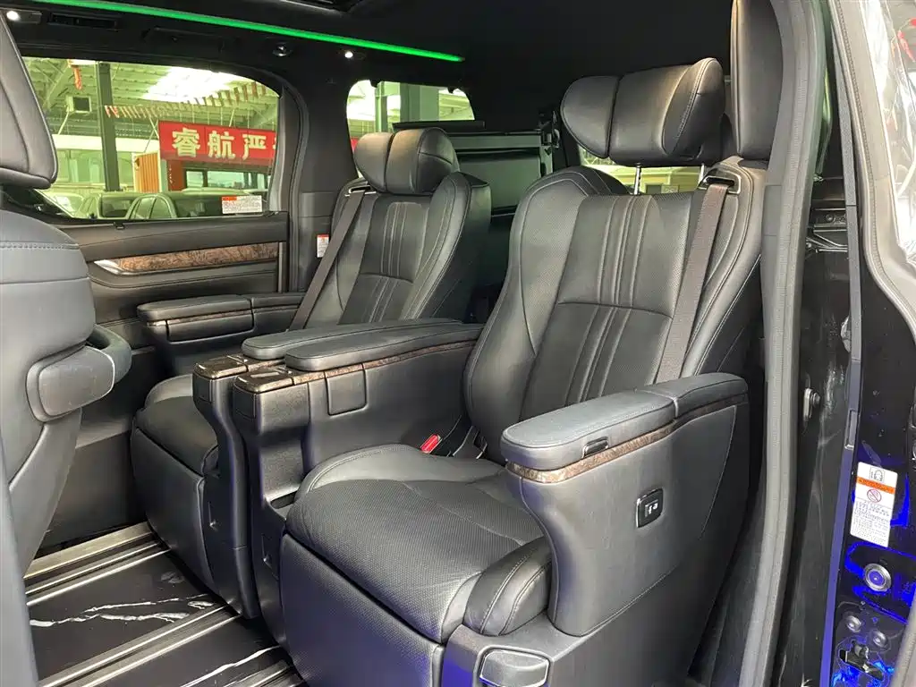 Toyota Vellfire 2022 — фото 9
