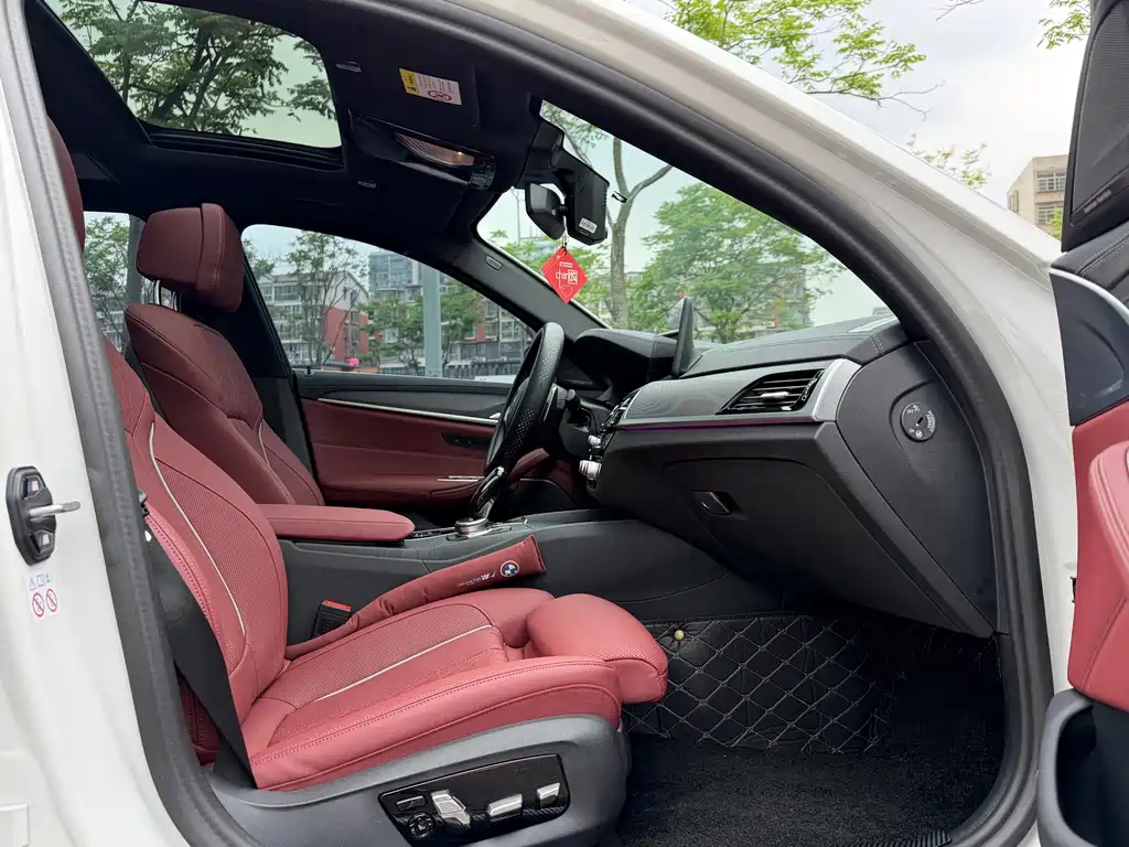 BMW 5 Series 2021