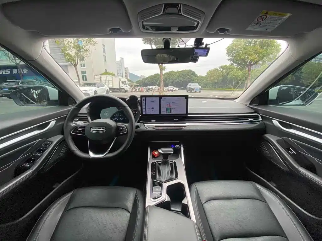 Geely Emgrand 2023