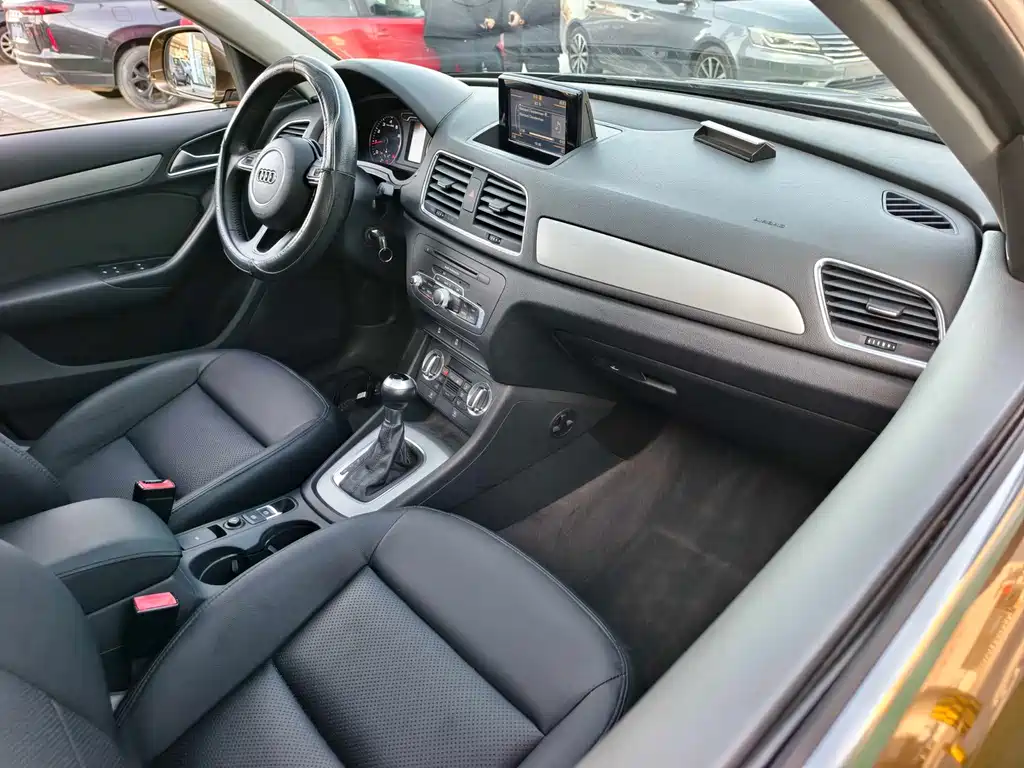 Audi Q3 2015 — фото 15