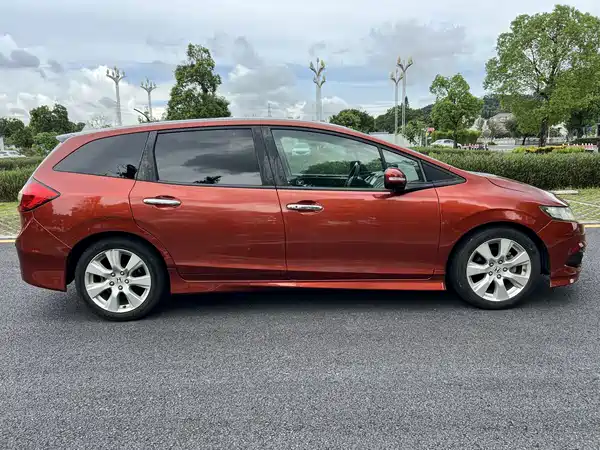 Honda Jade 2015