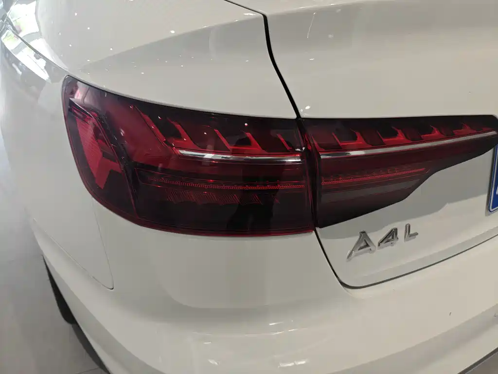 Audi A4L 2021 — фото 14