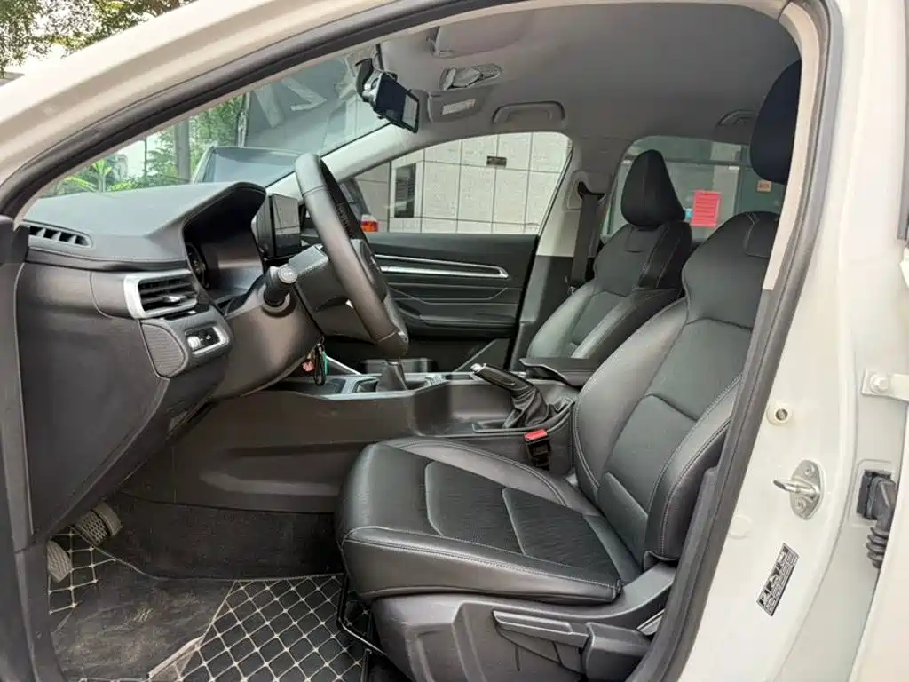 Geely Emgrand 2022