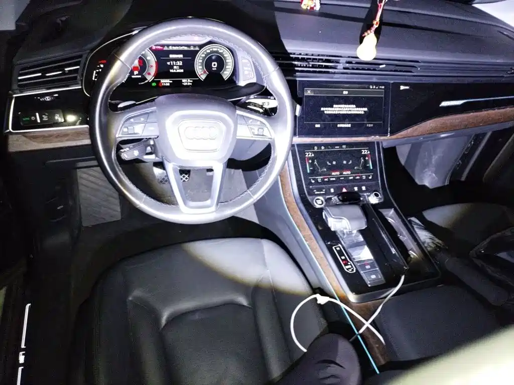 Audi Q7 2021 — фото 10