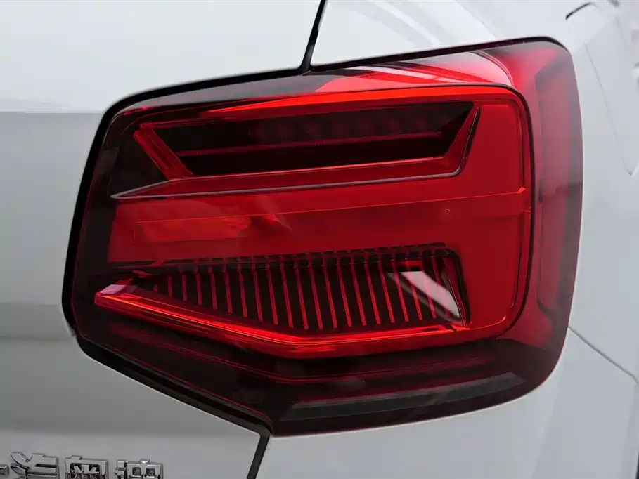 Audi Q2L 2022 — фото 5