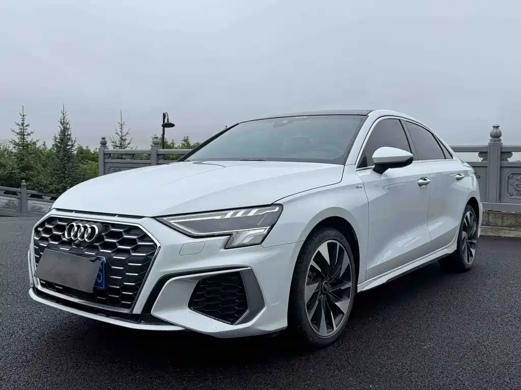 Audi A3 2022 — фото 1