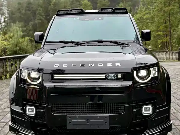 Land Rover Defender 2025