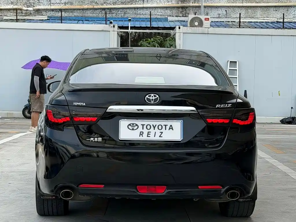 Toyota Reiz 2015 — фото 9