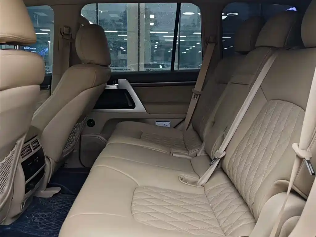 Toyota Land Cruiser 2019 — фото 10