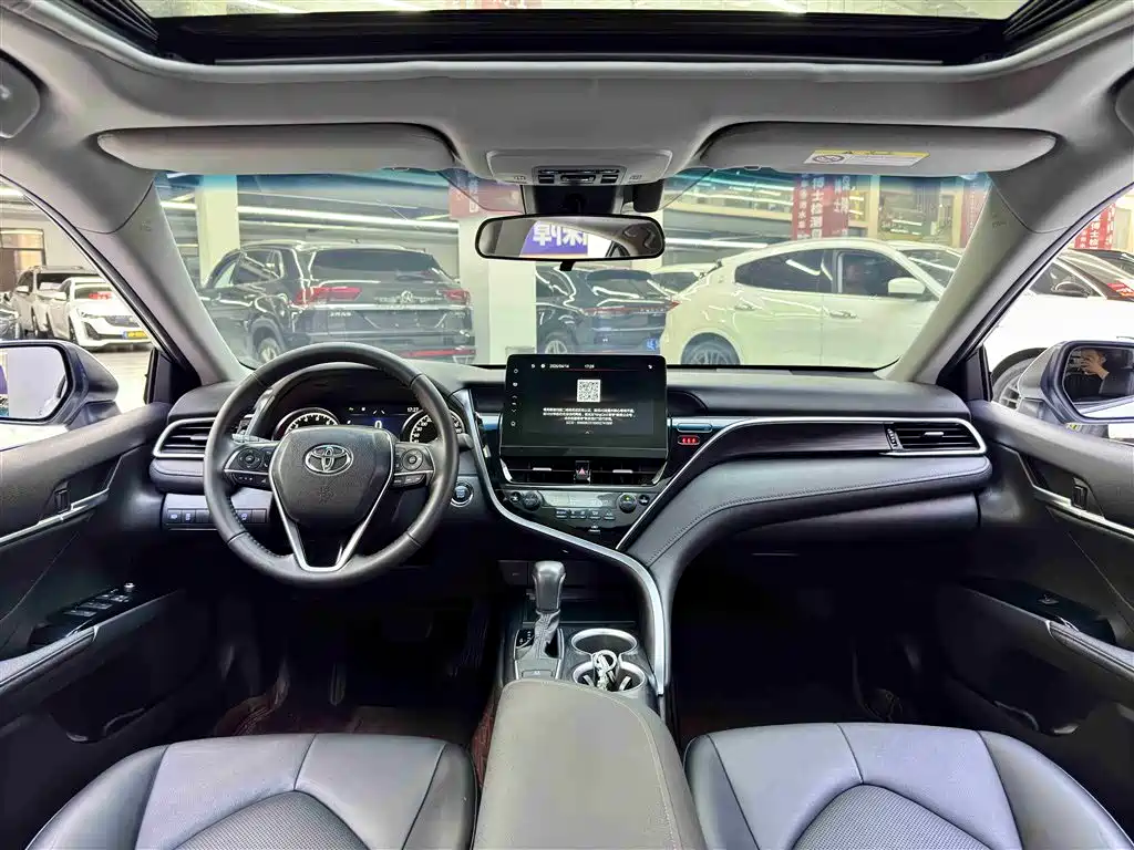 Toyota Camry 2023 — фото 9