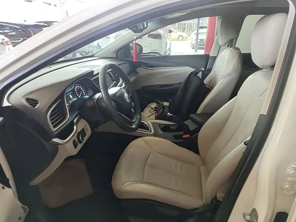 Buick Excelle 2019 — фото 15