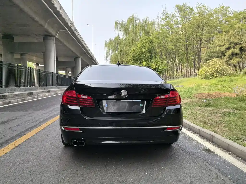 BMW 5 Series 2015 — фото 13