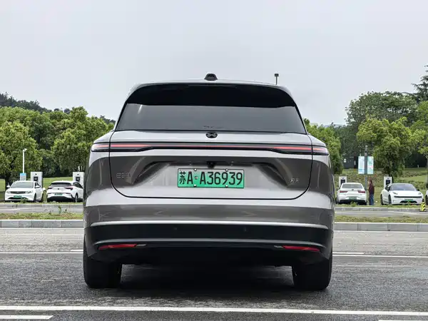 NIO ES8 2023