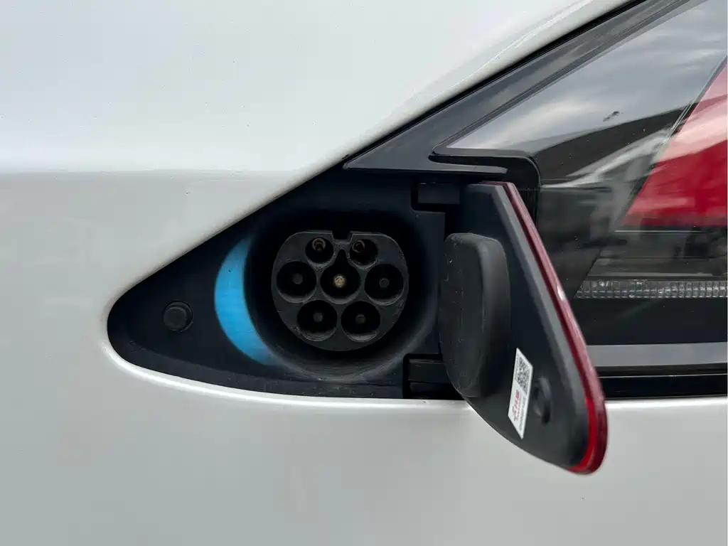 Tesla Model X 2017 — фото 18