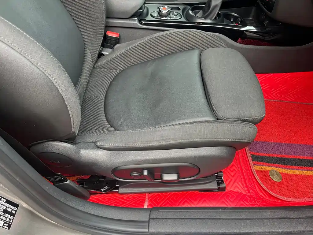 MINI Clubman 2019 — фото 12