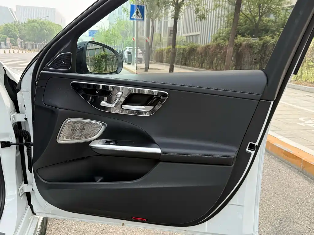 Mercedes-Benz C-Class 2023 — фото 13