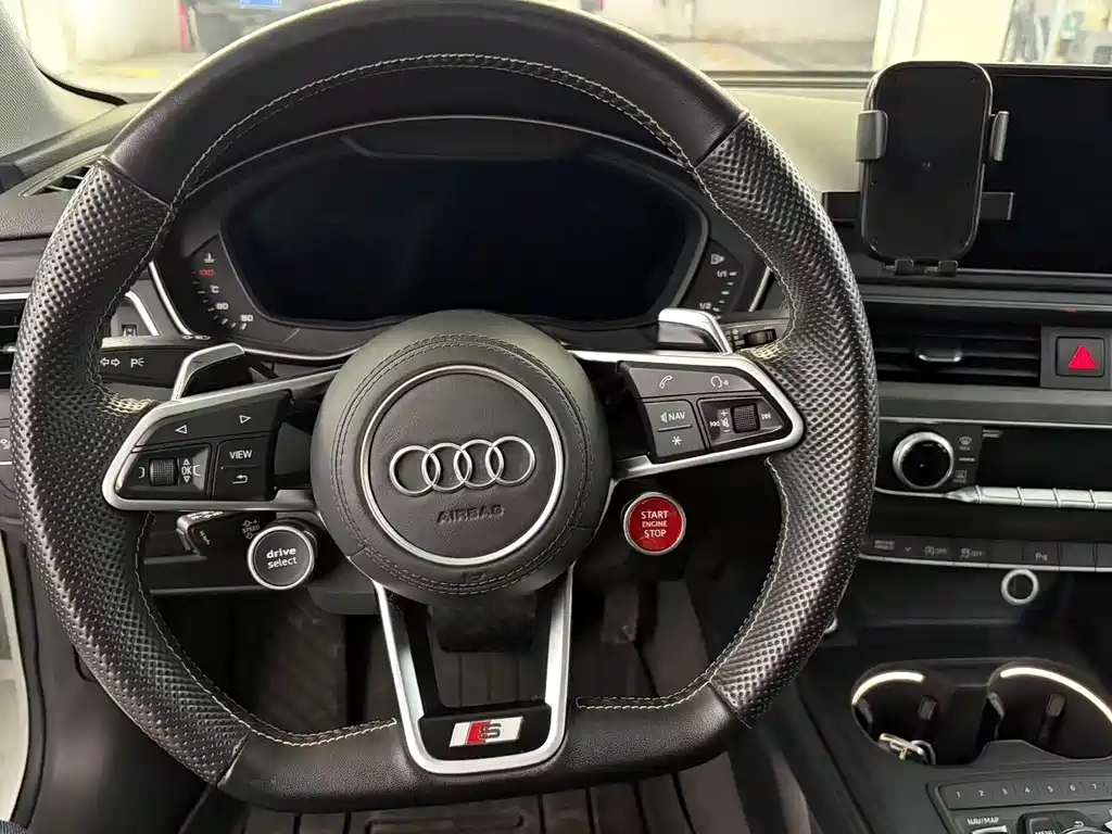 Audi A4L 2017 — фото 4
