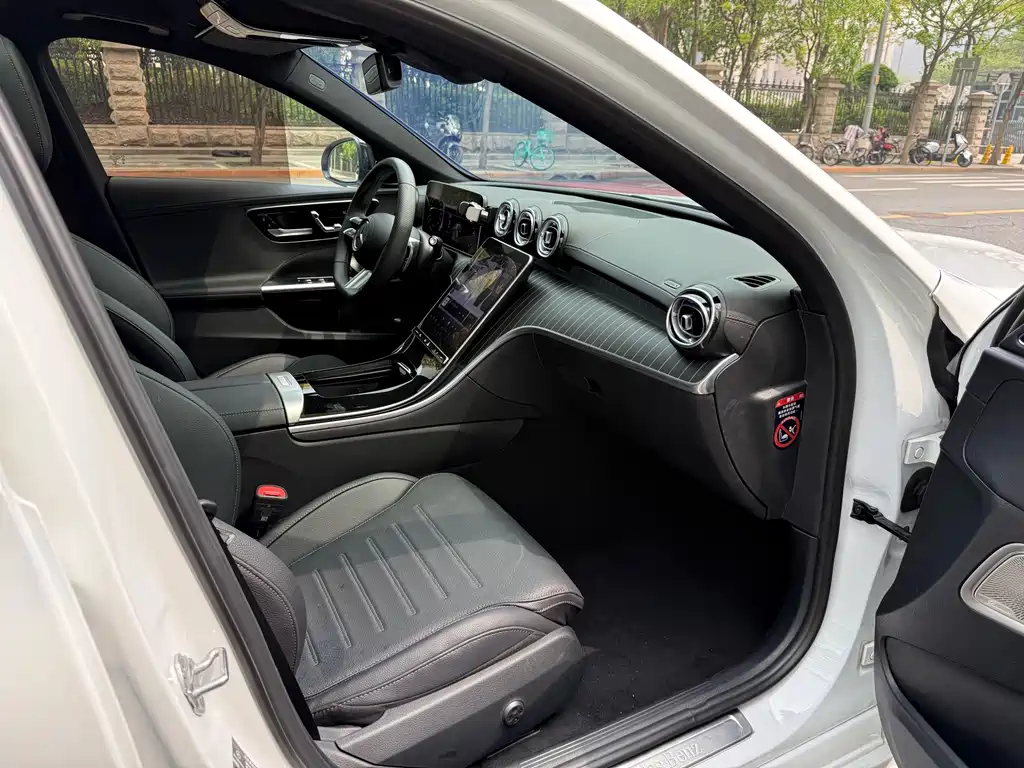 Mercedes-Benz C-Class 2023 — фото 23