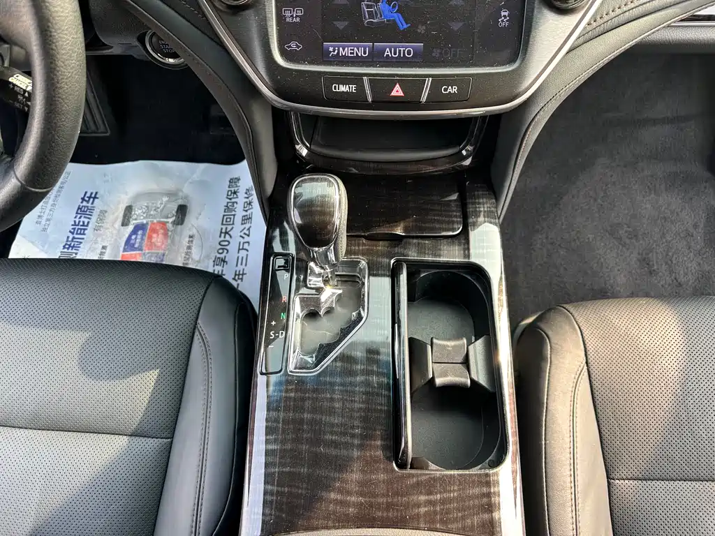 Toyota Crown 2017 — фото 19