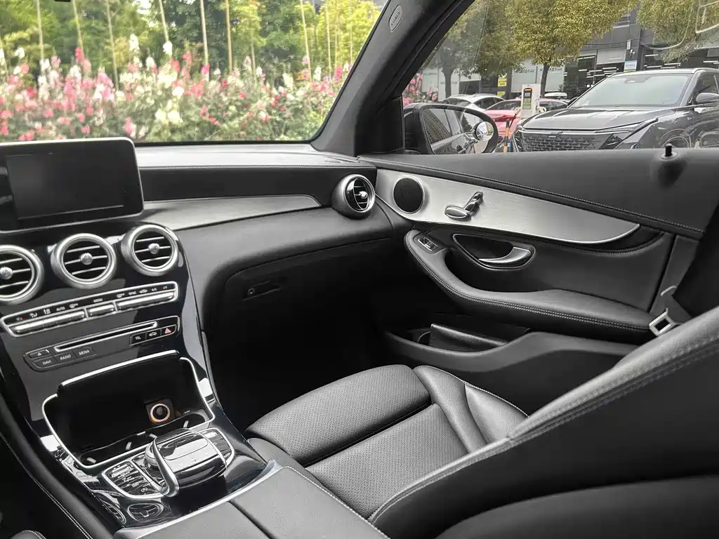 Mercedes-Benz GLC 2018 — фото 12