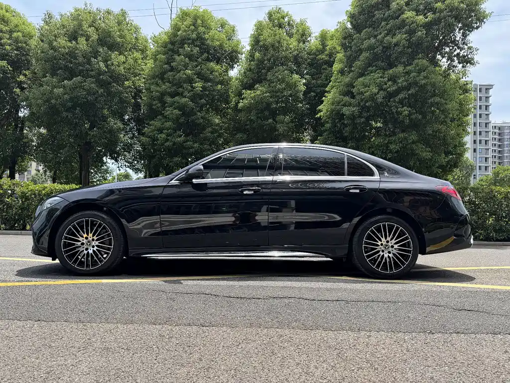 Mercedes-Benz C-Class 2025 — фото 11