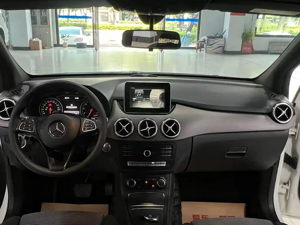 Mercedes-Benz B-Class 2016 — фото 10