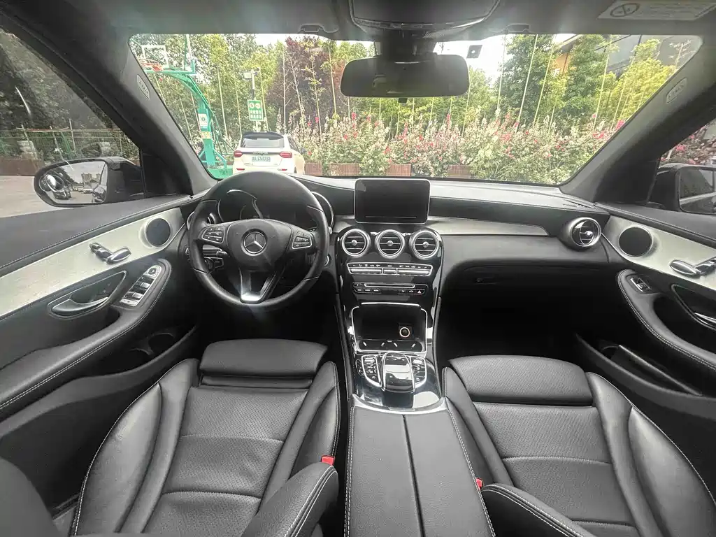 Mercedes-Benz GLC 2018 — фото 11
