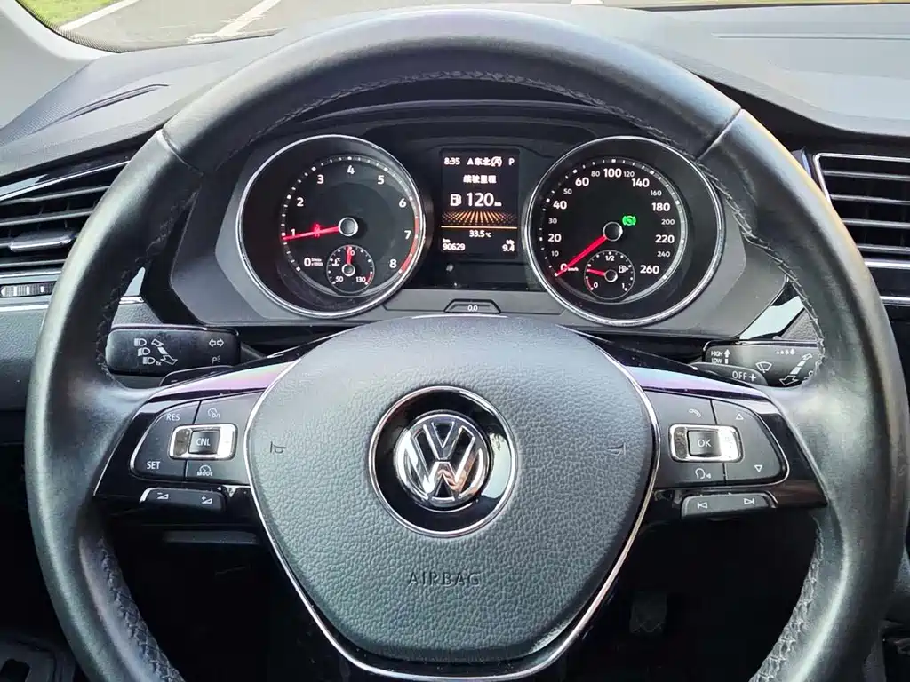 Volkswagen Tiguan L 2018 — фото 12