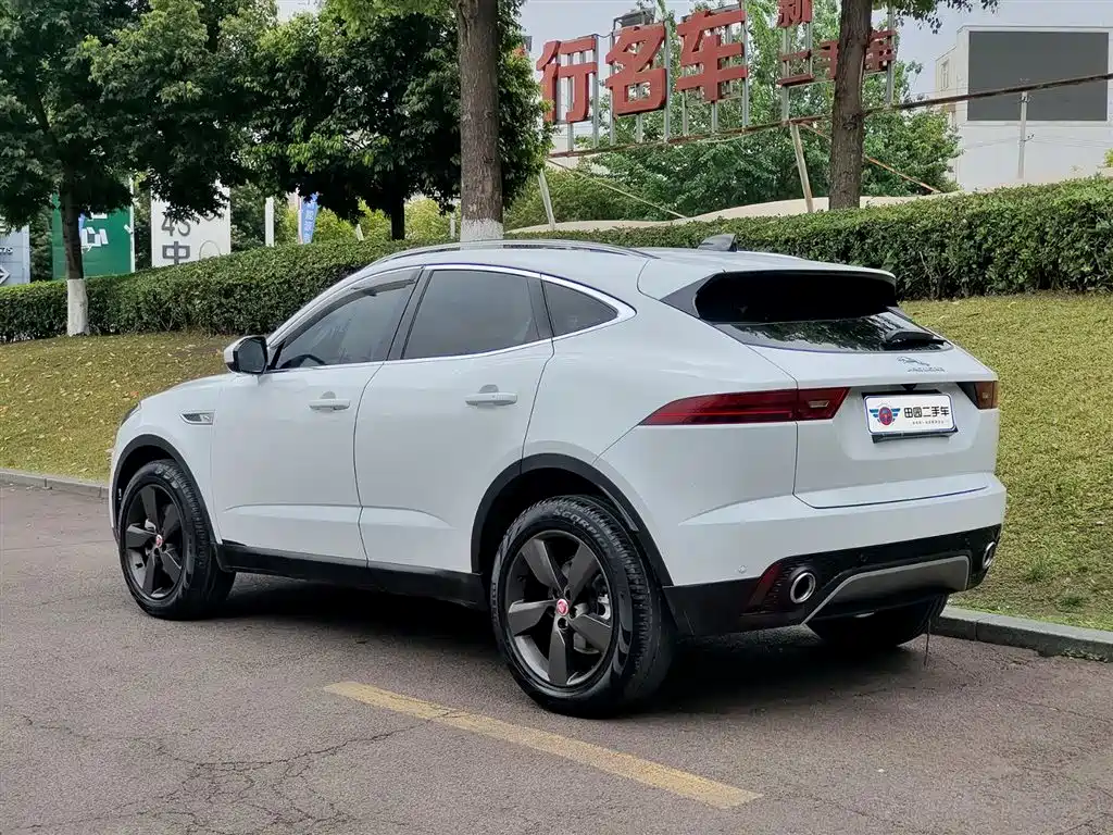 Jaguar E-PACE 2025 — фото 4