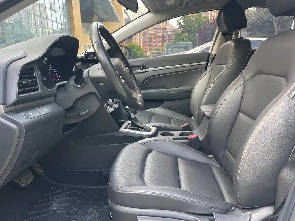 Hyundai Elantra 2020 — фото 12