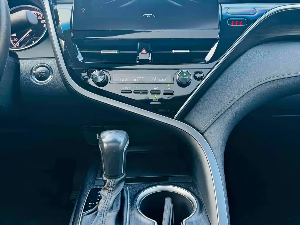 Toyota Camry 2022 — фото 13
