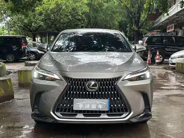 Lexus NX 2025