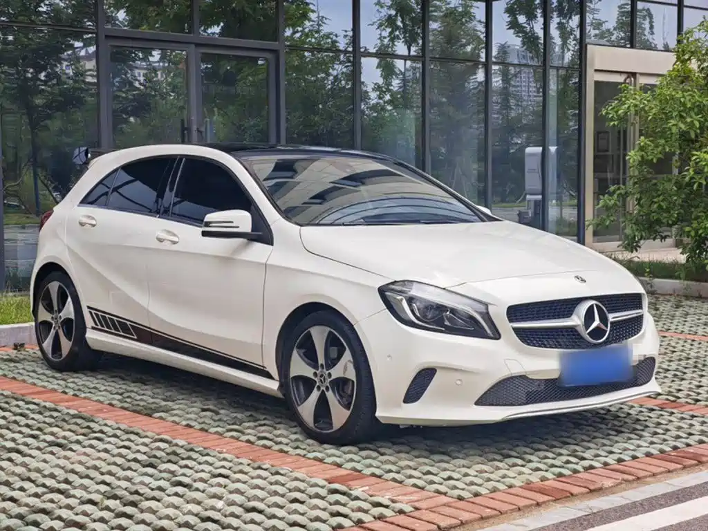 Mercedes-Benz A-Class 2017 — фото 11