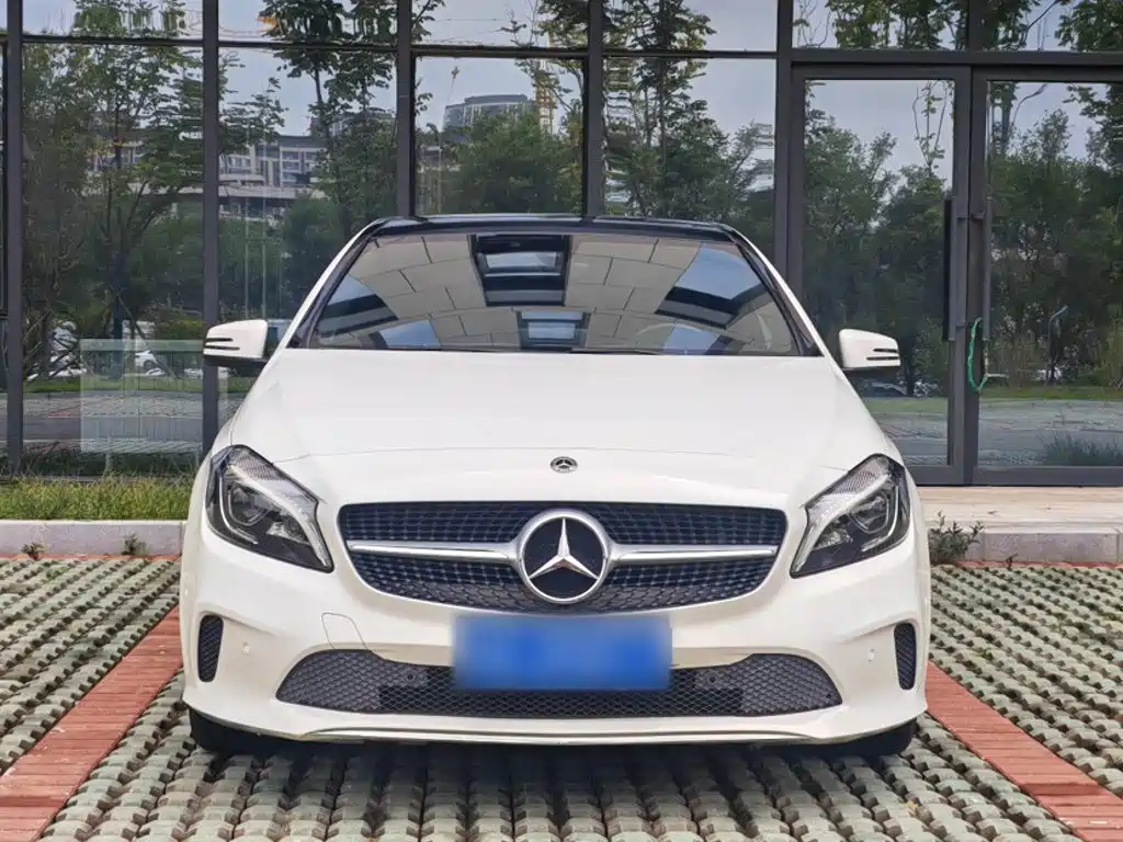 Mercedes-Benz A-Class 2017 — фото 10