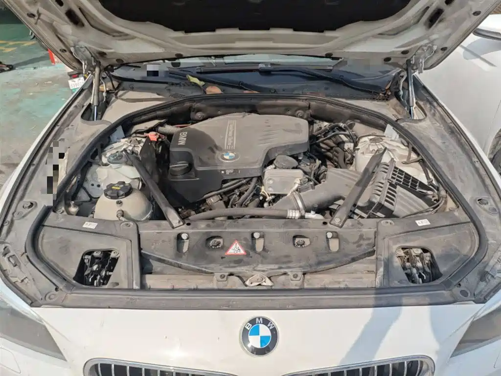 BMW 5 Series 2016 — фото 11